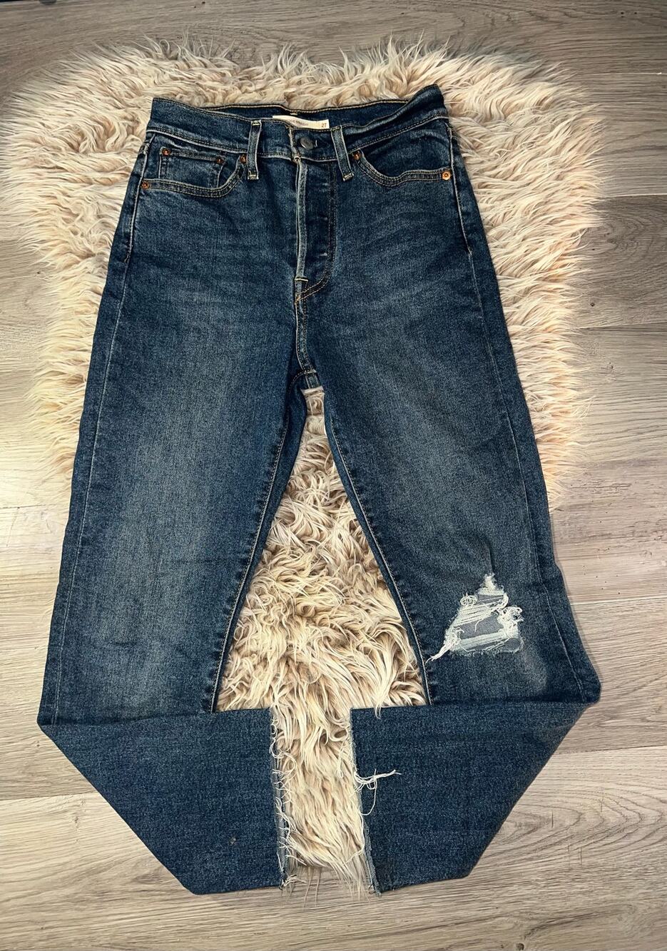Levi’s Strauss women’s distressed button zipper blue jeans